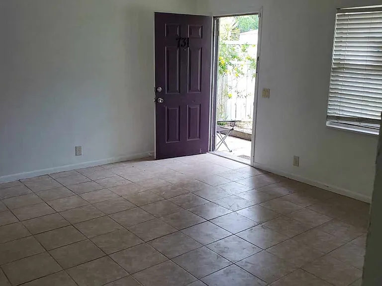 729 Greenleaf Ln #729 — Photo 8