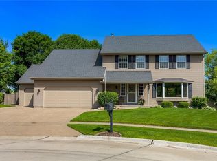 9825 Iltis Dr, Urbandale, IA 50322
