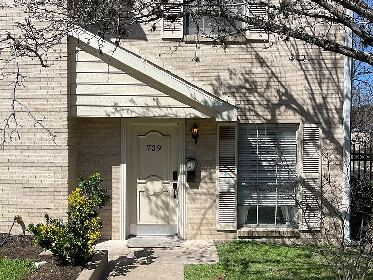 739 E Oltorf St — Photo 25