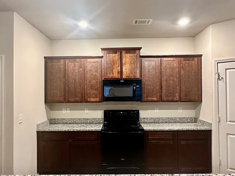 916 Independence Ave — Photo 11