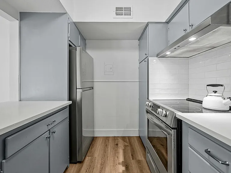 2401 Winsted Ln #2 — Photo 7