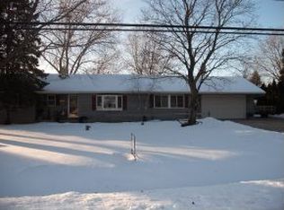 2235 N Olde Casaloma Dr, Appleton, WI 54913