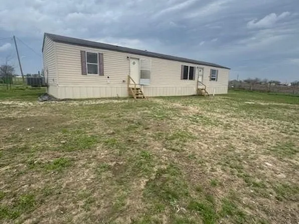 760 Reyes Silva Ln, Madisonville, TX 77864