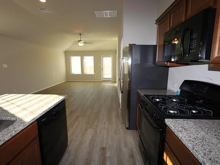 21423 Bluebonnet Cove Ct — Photo 3