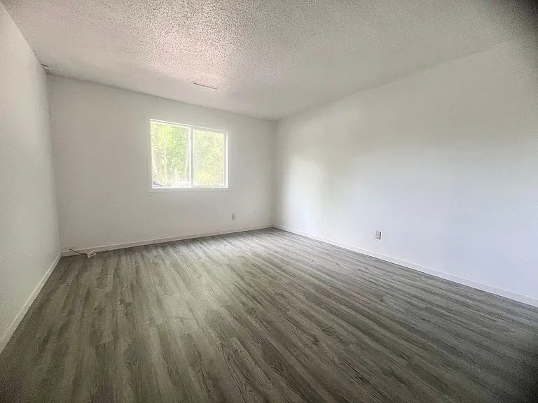 2134 E Locust St — Photo 5
