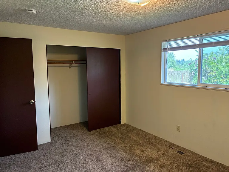2121 E Viewmont Dr — Photo 4
