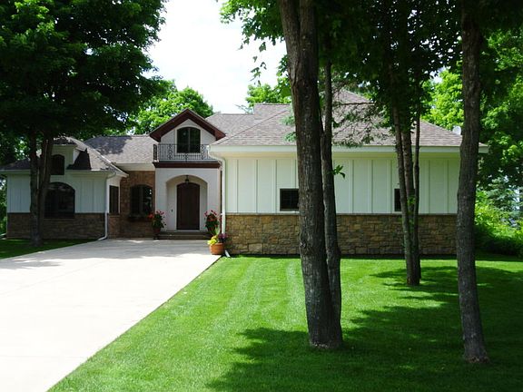 4th image of 5180 Interlachen Dr NE