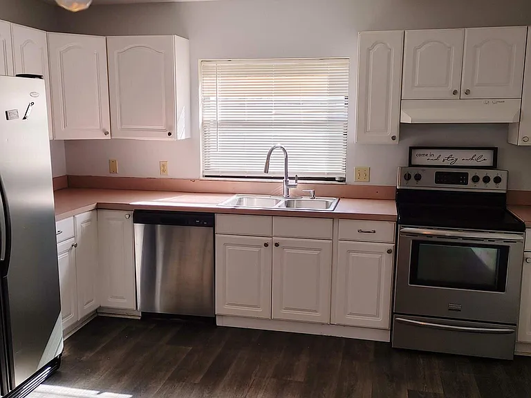 2050 Oleander Blvd — Photo 3