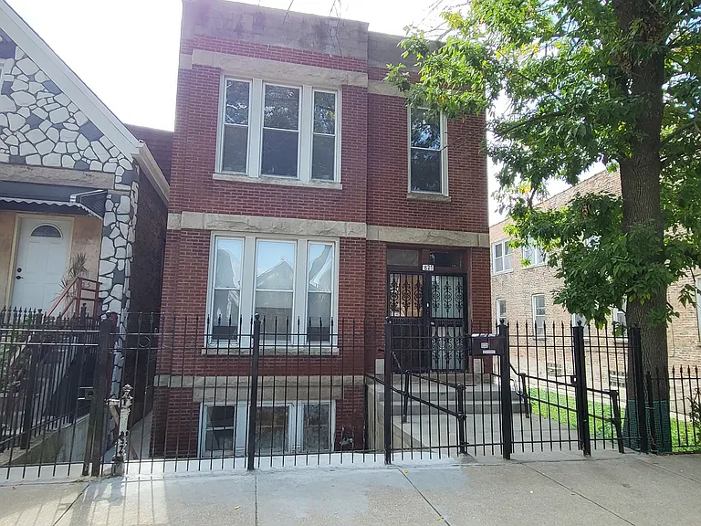 827 W 33rd Pl #1RB — Photo 1