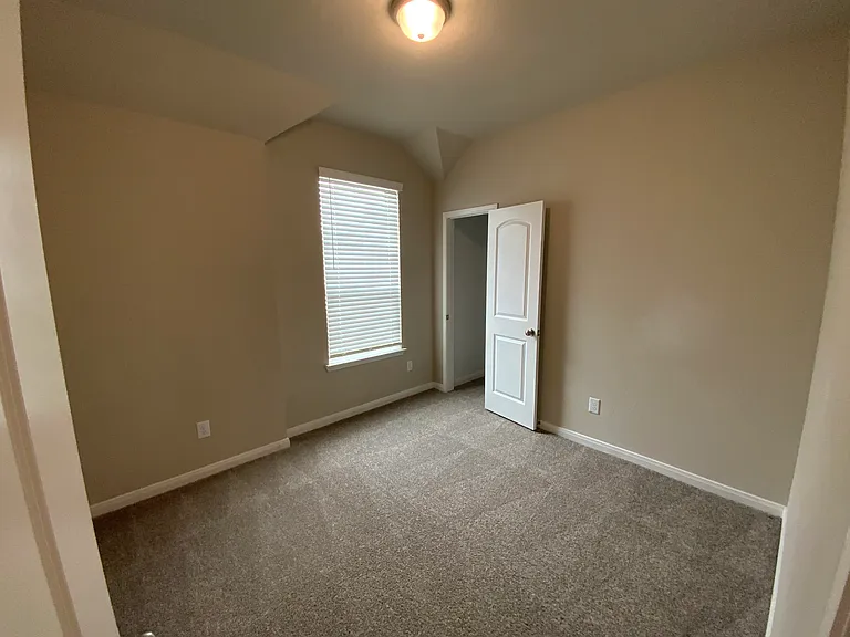 5107 Leaning Tree Dr — Photo 4