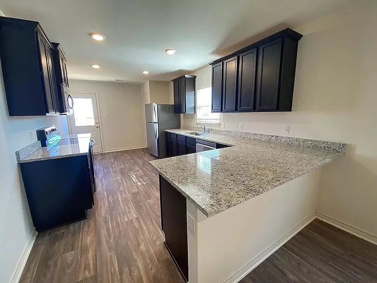 513 Fox Glen Cv — Photo 4