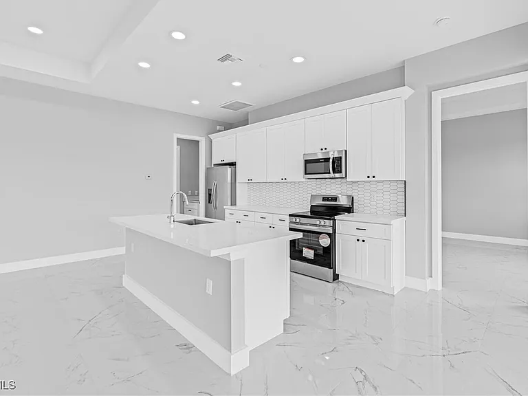 2511 NW 25th St — Photo 8