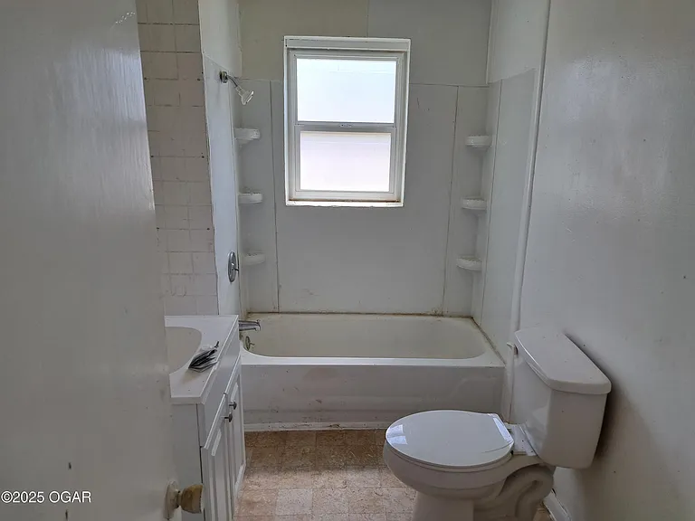 1903 S East Ave — Photo 7