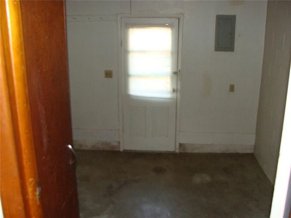 4th image of 135 Chrisman Ave