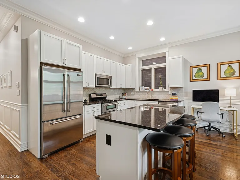 2243 W Irving Park Rd #2W — Photo 5