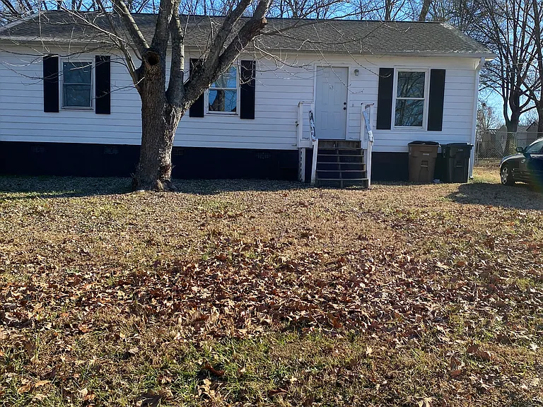 817 Cole St — Photo 1