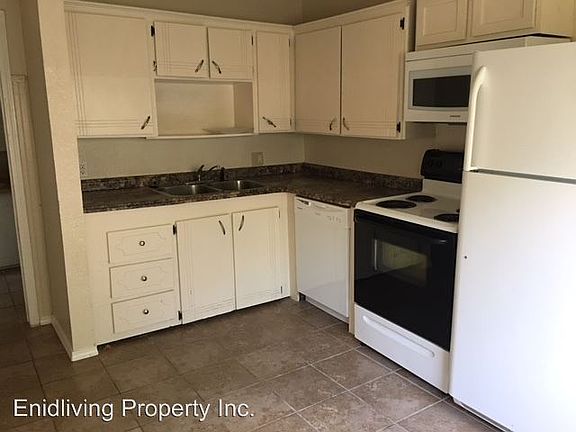 3rd image of 1417 E Elm Ave
