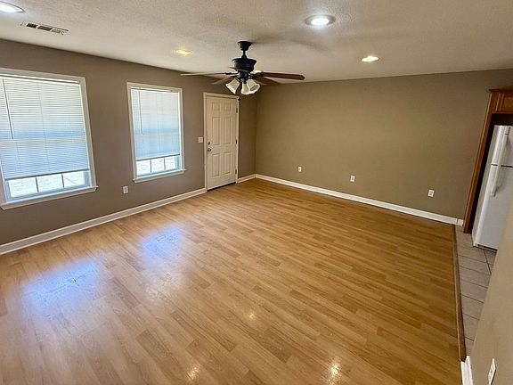 2nd image of 2216 Clark St #D