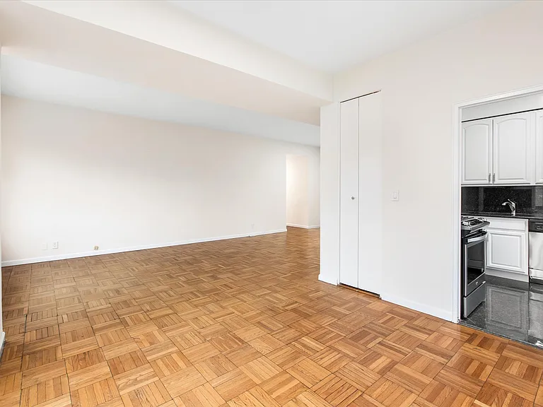 401 E 86th St #18B — Photo 5