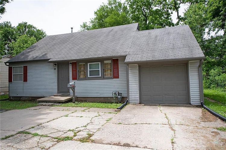 1st image of 842 S Lake Dr