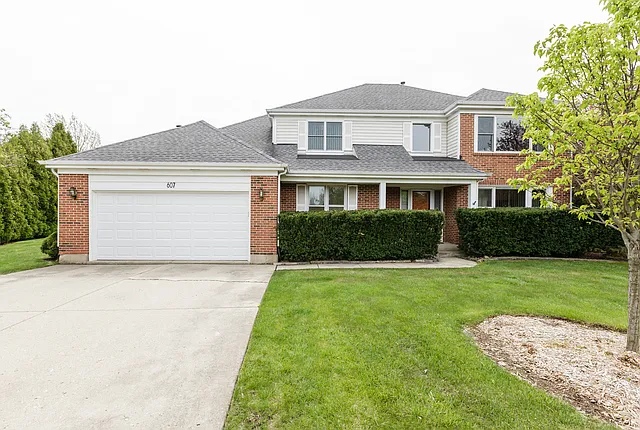 607 Hackberry Ct E photo 1