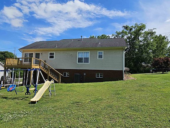 3rd image of 1353 4th St SE