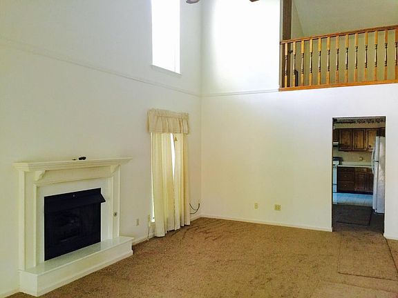 2nd image of 1298 Leaside Ln
