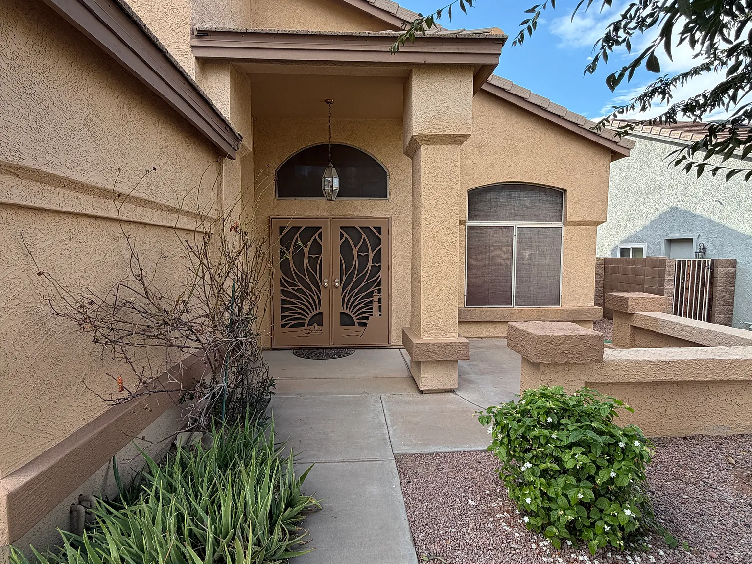 5 bed, 2493 sqft, $3,300 — Photo 2
