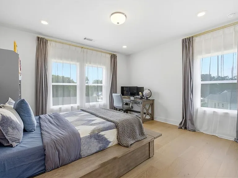 4510 Hawthorn Cir — Photo 39