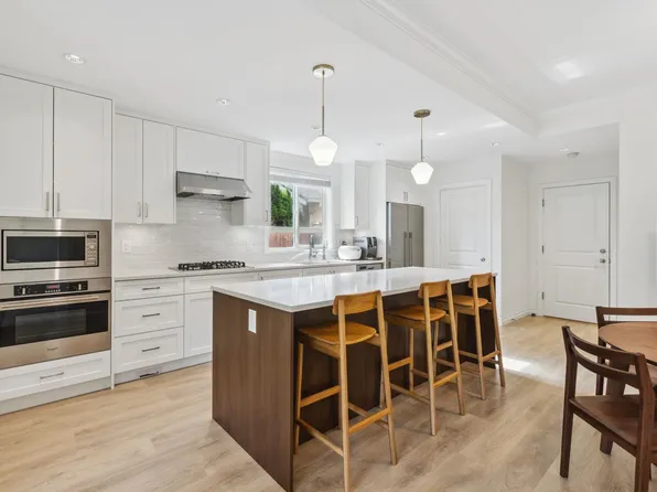 10611 Gilbert Rd #11, Richmond, BC V7E 2H4
