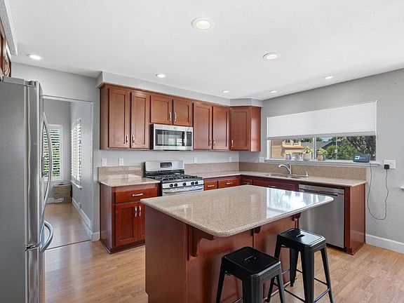 5th image of 1004 Shasta Ave