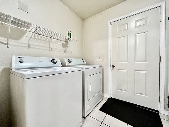 4th image of 860 Marquette Ave APT 16