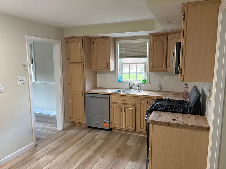 1011 Providence Rd — Photo 3