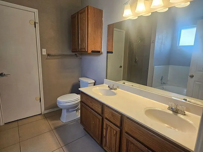1706 Caprock Dr — Photo 3