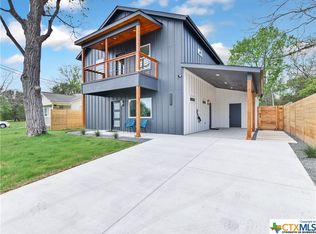 809 N Commerce St, Lockhart, TX 78644