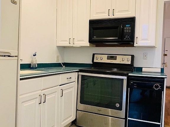 4th image of 803 9th Ave APT 3N