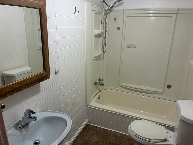 2318 Anderson St — Photo 4