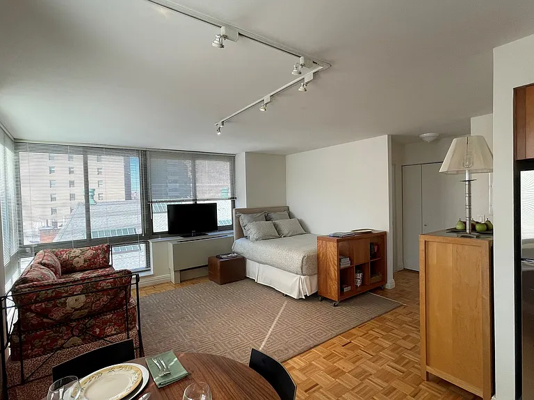 1500 Lexington Ave #12A — Photo 3