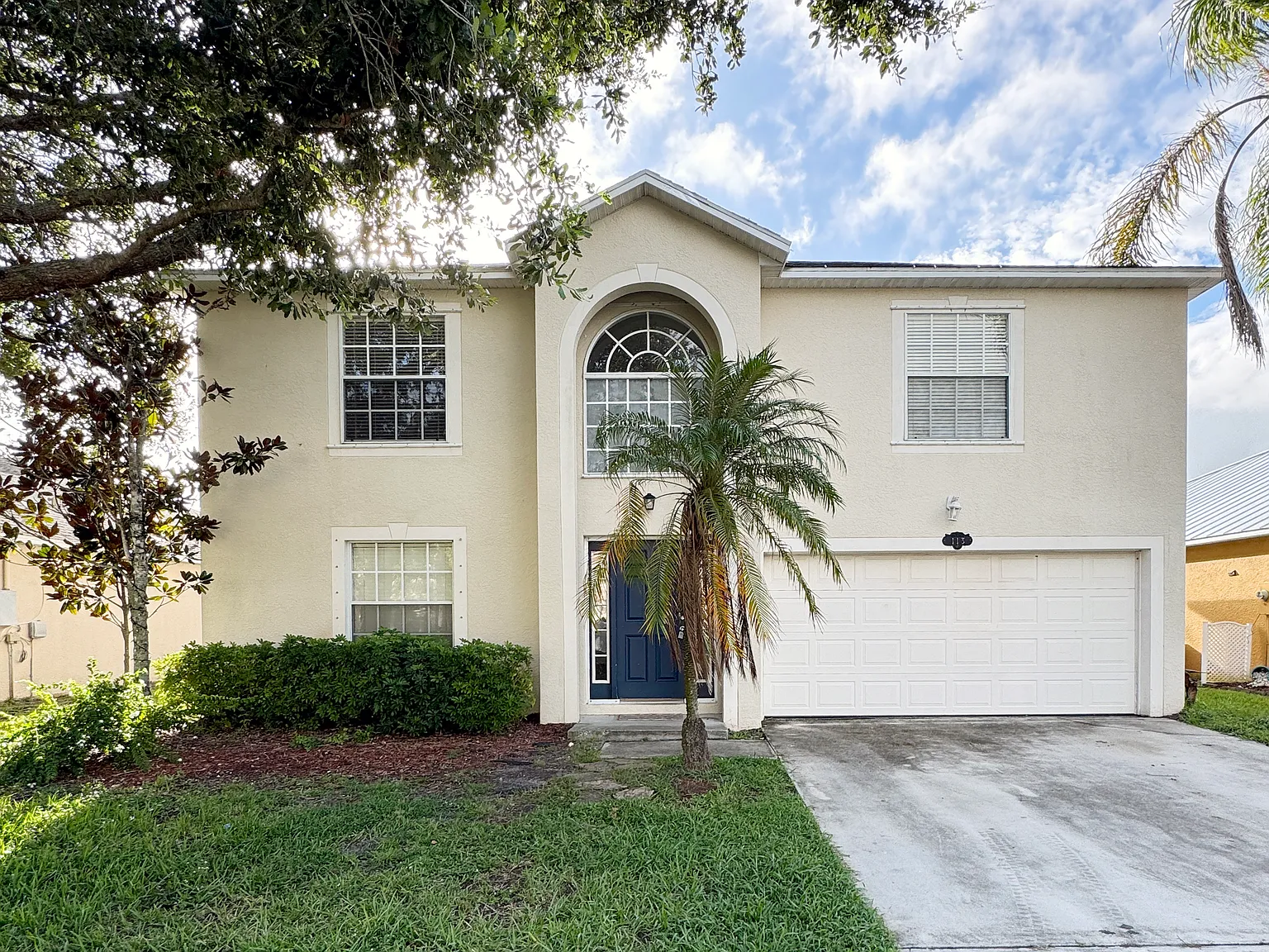 4 bed, 3.5 bath, 3700 sqft, $2,600 — Photo 1