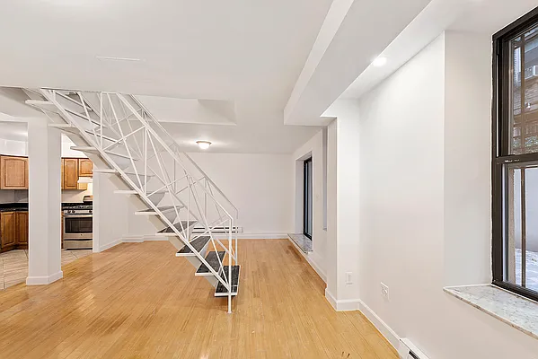 Rented by Grand Group Realty | media 18