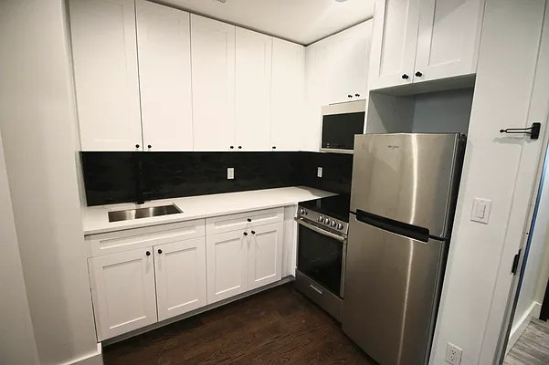 Rented by Delmark Realty LLC | media 39