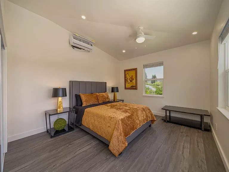 532 Yulupa Ave — Photo 13