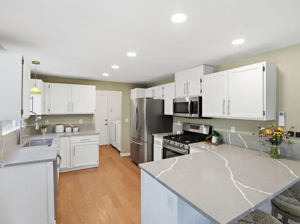 1283 NE Providence Dr, Bend, OR 97701