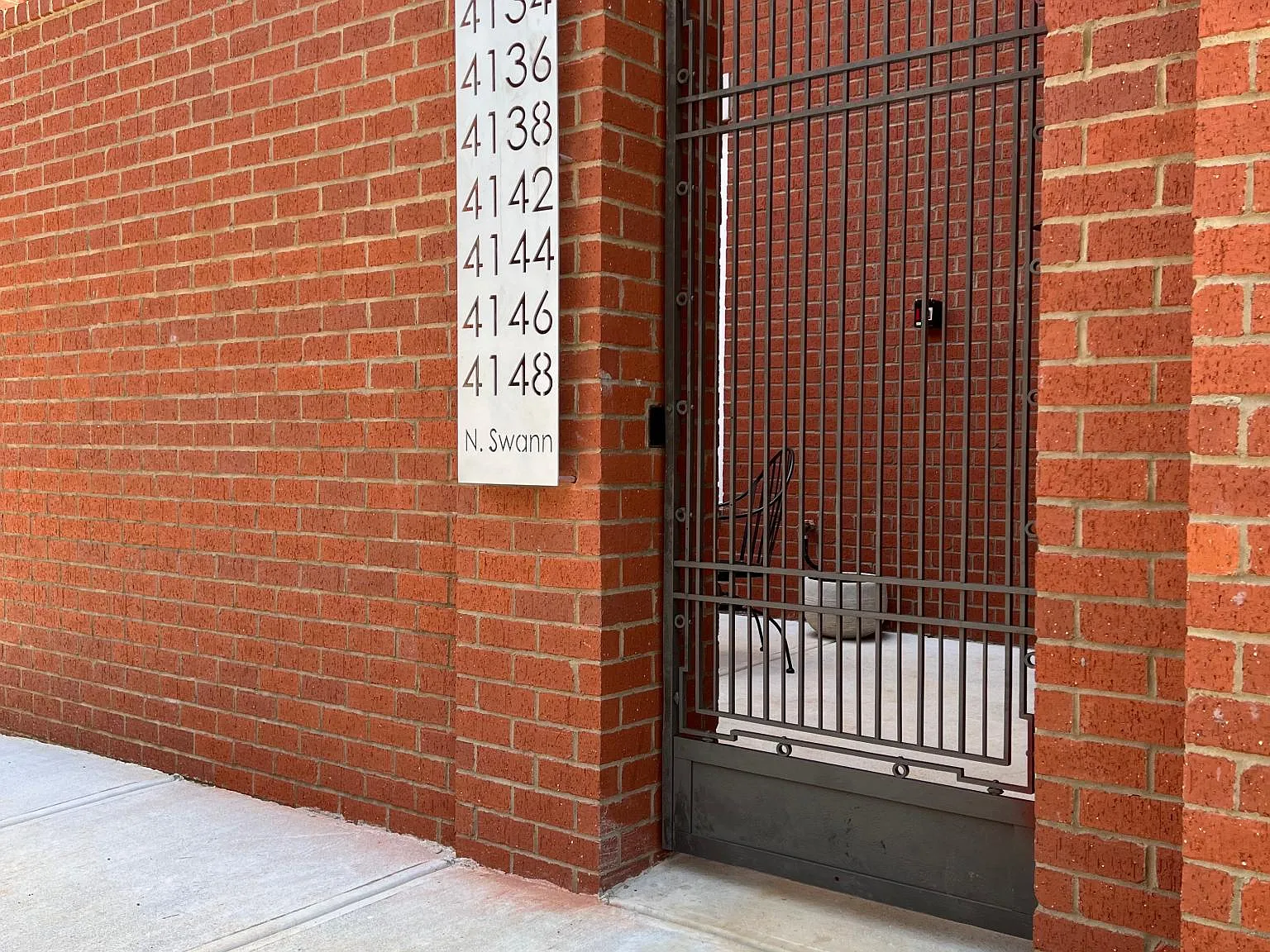 4142 N Swann St — Photo 2