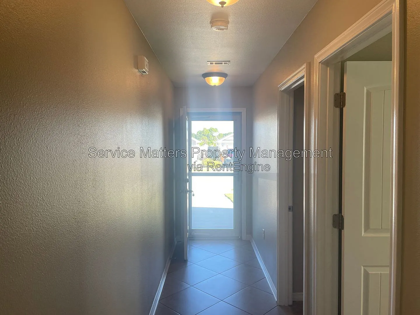 3 bed, 2.0 bath, 1124 sqft, $1,895 — Photo 2