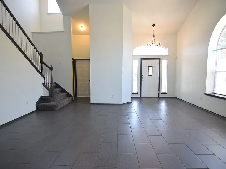 4903 Golden Gate Dr — Photo 9