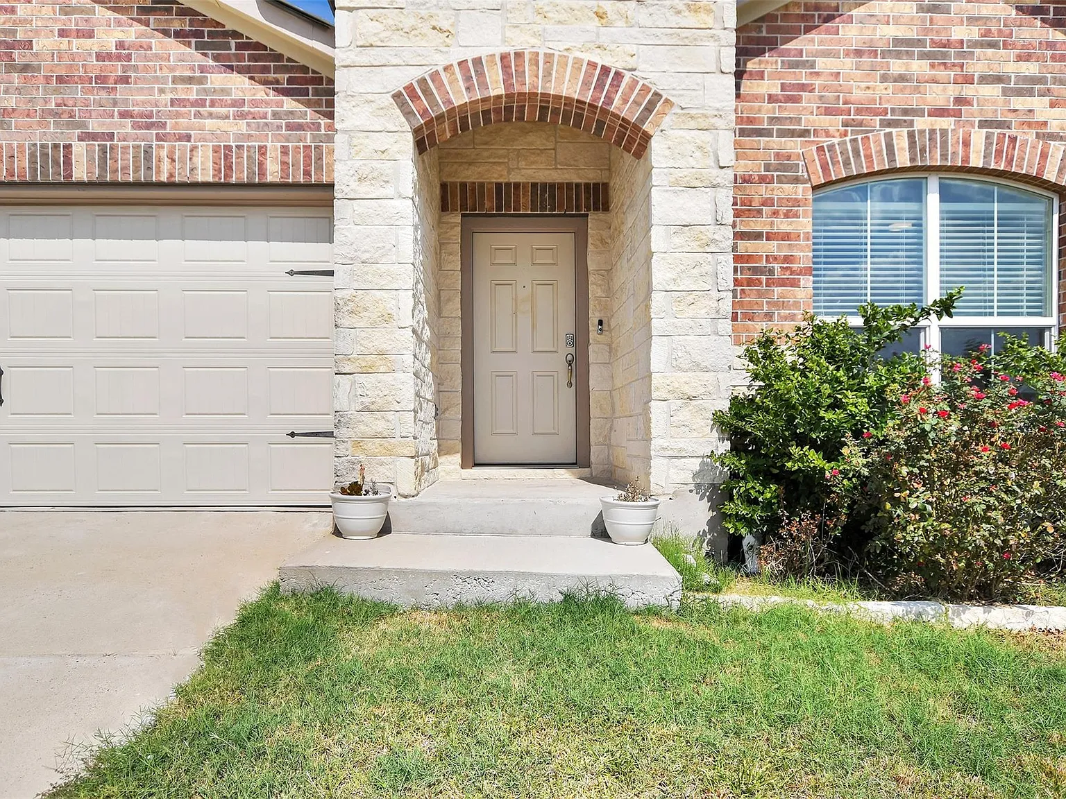 4 bed, 2.0 bath, 1640 sqft, $2,250 — Photo 2
