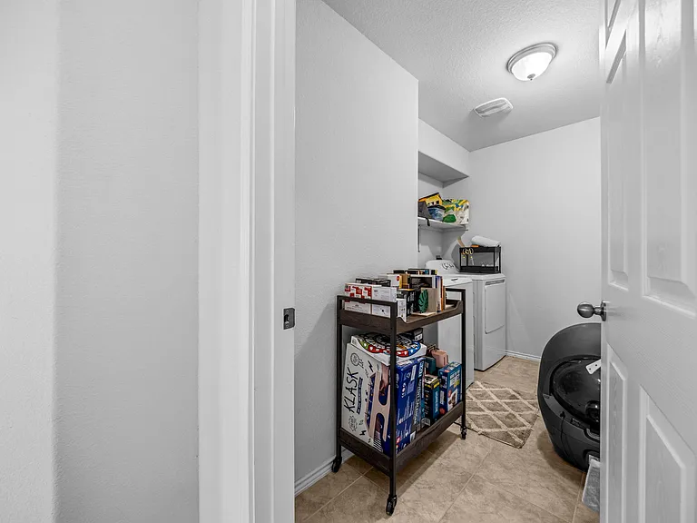 8402 Pleasant Trail Dr — Photo 14