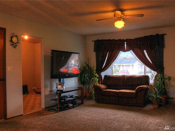 2nd image of 620 E Lilac Pl