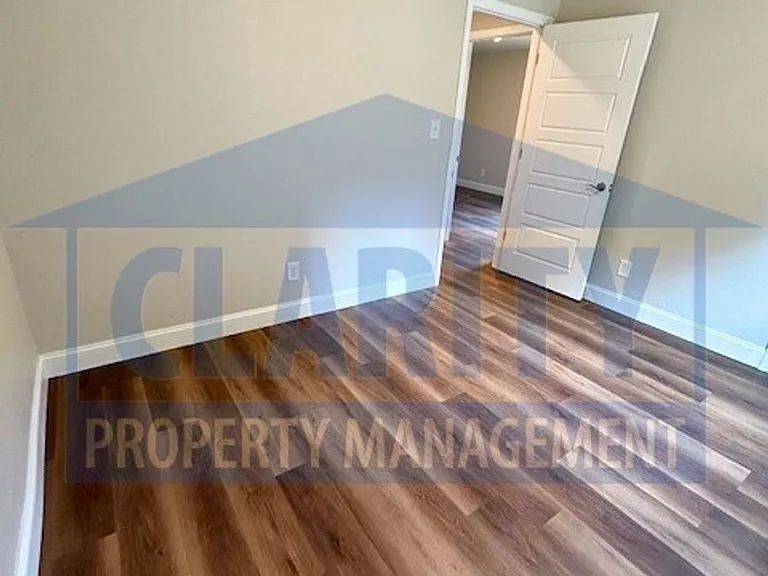 1594 Perry St SE — Photo 18